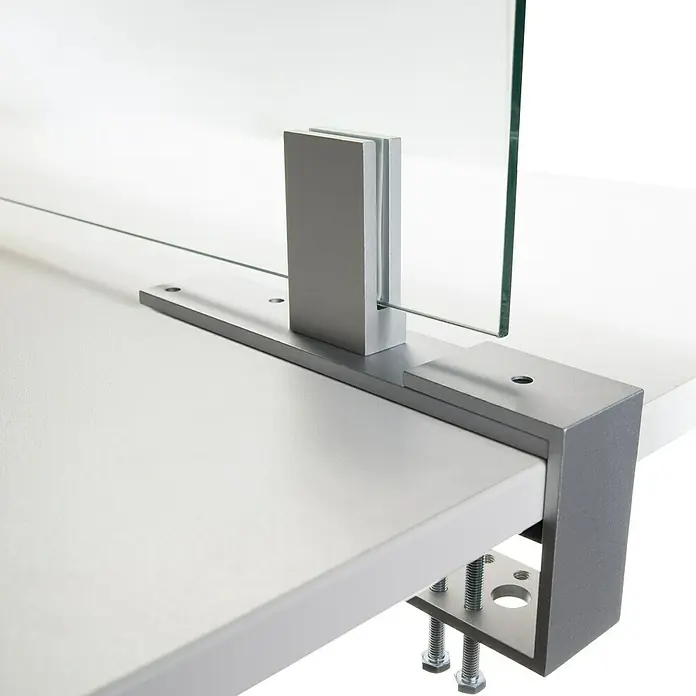Room Plaza Klemmfuß - 80 x 40 mm, Spannweite: 65 mm, Silber, Passend für: Room Plaza Hygieneschutzglas - Detailaufnahme
