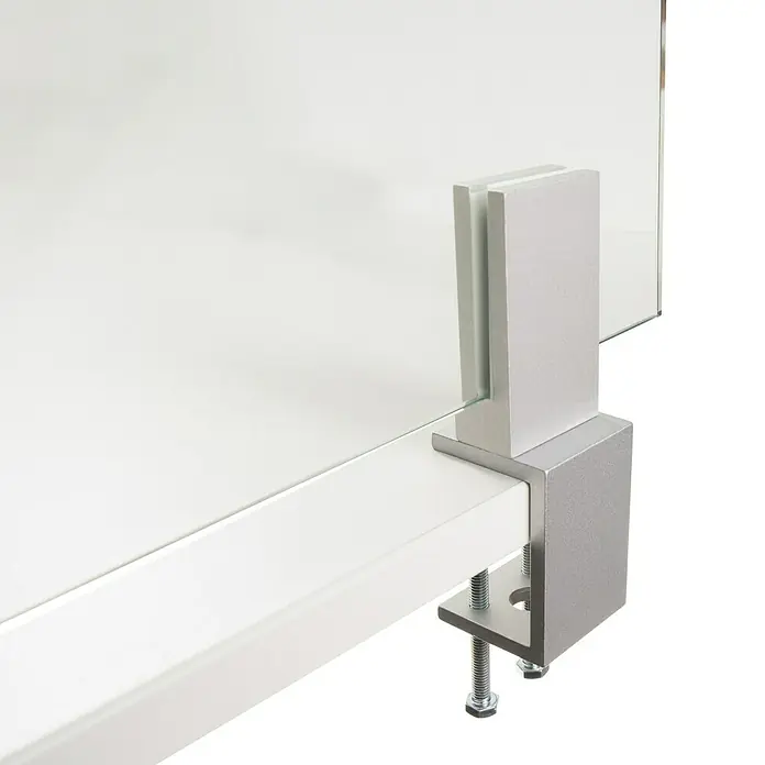 Room Plaza Klemmfuß inklusive Glashalter - 60 x 40 mm, Spannweite: 45 mm, Silber, Passend für: Room Plaza Hygieneschutzglas - Detailaufnahme