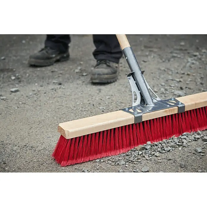 Gardol Straßenbesen Profi - Arbeitsbreite: 60 cm, Material Borsten: Elaston - Anwendungsbeispiel