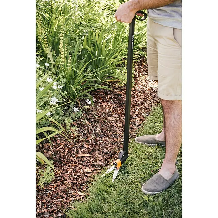 Fiskars Rasenkantenschere GS46 - Länge: 101,2 cm - Stimmungsaufnahme