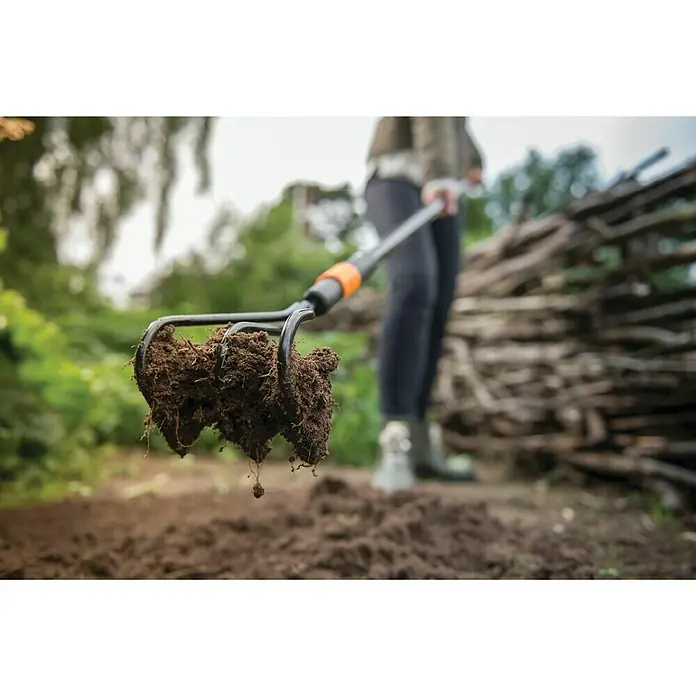 Fiskars QuikFit Gartenkralle - Arbeitsbreite: 12,5 cm, Anzahl Zinken: 3 - Stimmungsaufnahme