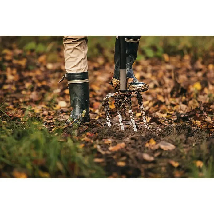 Fiskars Ergonomic Spatengabel - Arbeitsbreite: 20,5 cm, Anzahl Zinken: 4, Langstiel - Stimmungsaufnahme