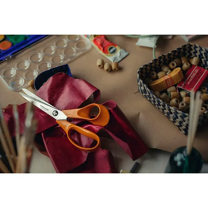 Fiskars Universalschere Classic S90 - 21 cm - Stimmungsaufnahme