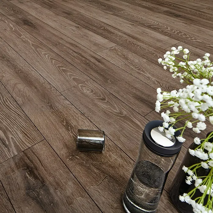 LOGOCLIC Aquaprotect Laminat Night Oak - 1.285 x 192 x 8 mm, Landhausdiele - Detailaufnahme