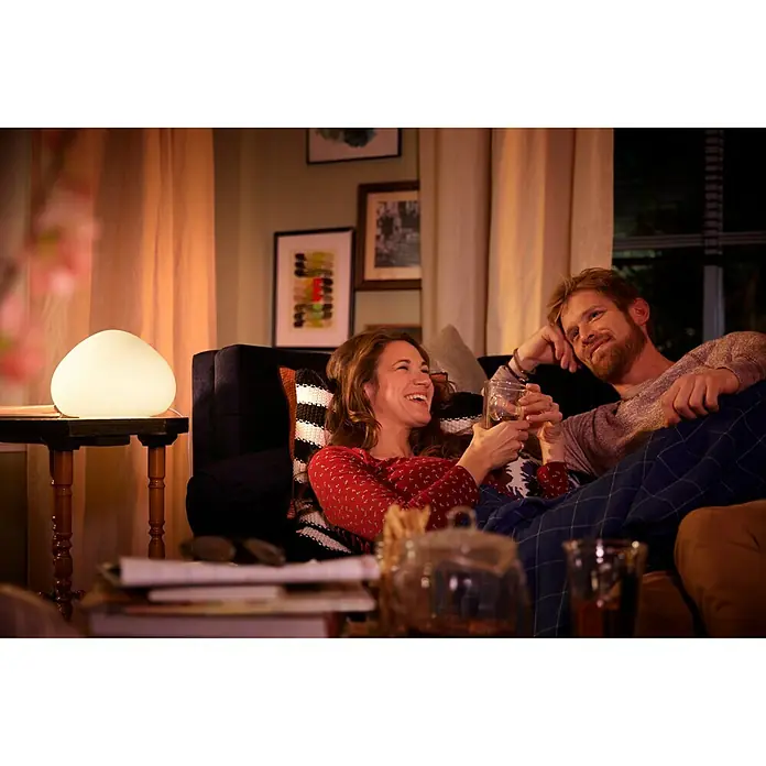 Philips Hue LED-Tischleuchte Wellner - 8,5 W, L x B x H: 19,2 x 26,8 x 26,8 cm, Weiß, Warmweiß - Stimmungsaufnahme