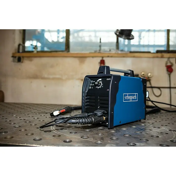 Scheppach Plasmaschneider PLC 40 - Schnittstärke: 1 - 4 mm (Kupfer) - Stimmungsaufnahme