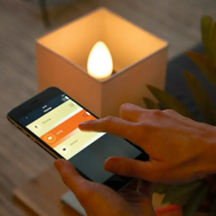 Philips Hue LED žarulja White Ambiance - E14, 5,2 W, Podesiva temperatura boje, 470 lm, 1 kom