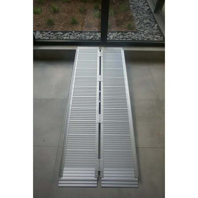 Rampa - L x An: 1.830 x 710 mm, Capacidad de carga: 300 kg