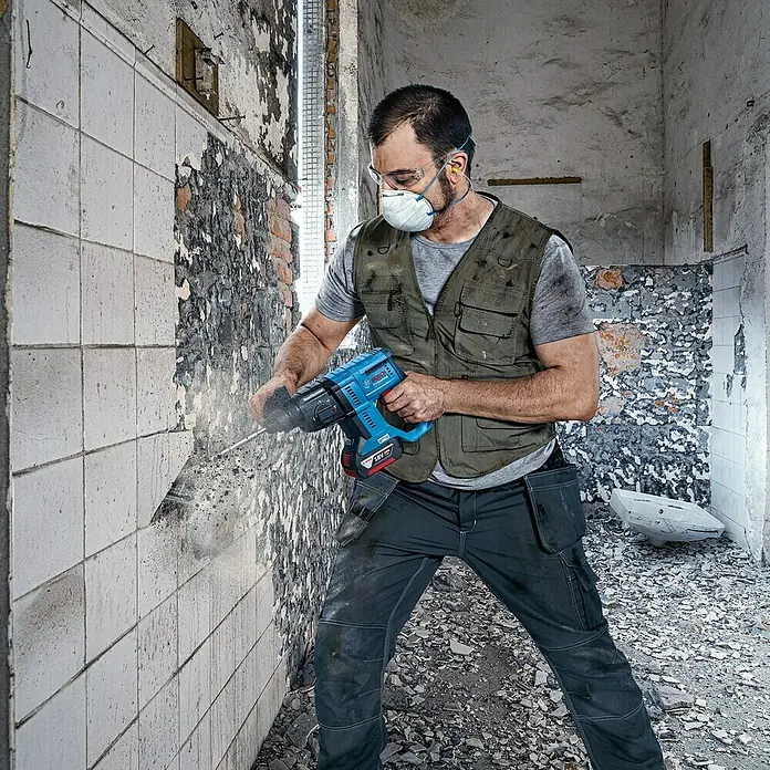 Bosch Professional Akku-Kombihammer GBH 18V-21 - 18 V, 2 Akkus, 4 Ah, Leerlaufdrehzahl: 1.800 U/min, Einzelschlagstärke: 2 J - Stimmungsaufnahme
