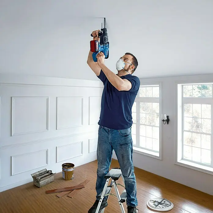 Bosch Professional Akku-Kombihammer GBH 18V-21 - 18 V, 2 Akkus, 4 Ah, Leerlaufdrehzahl: 1.800 U/min, Einzelschlagstärke: 2 J - Stimmungsaufnahme