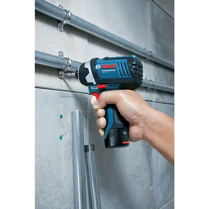 Bosch Professional Llave de impacto giratoria de batería GDR 12V-105 - 12 V, Sin batería, Número de revoluciones de marcha en vacío: 2.600 r.p.m. - Foto ambiente