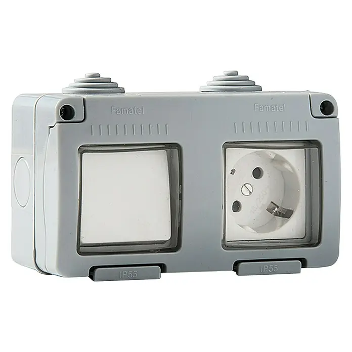 Famatel Combinación de interruptores para estancias con humedad - 2 Polos + Toma Tierra, Vertical, Gris, Montaje en la pared, IP55 - Vista angular