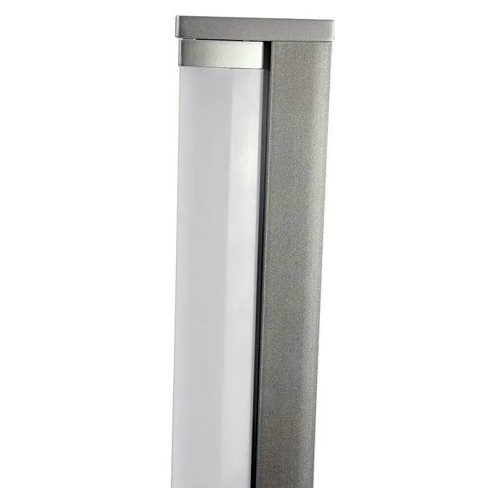 Luceco Lámpara LED bajo mueble Orientable - 10 W, Largo: 55 cm, Plateado - Primer plano