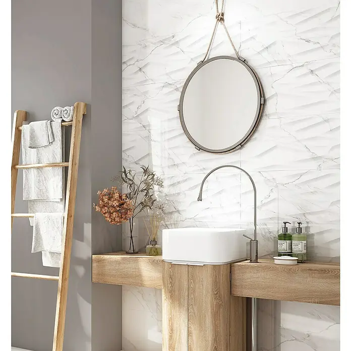 BHS Showroom Revestimiento cerámico Elegant Base - 30 x 90 cm, Blanco, Marmolado - Foto ambiente