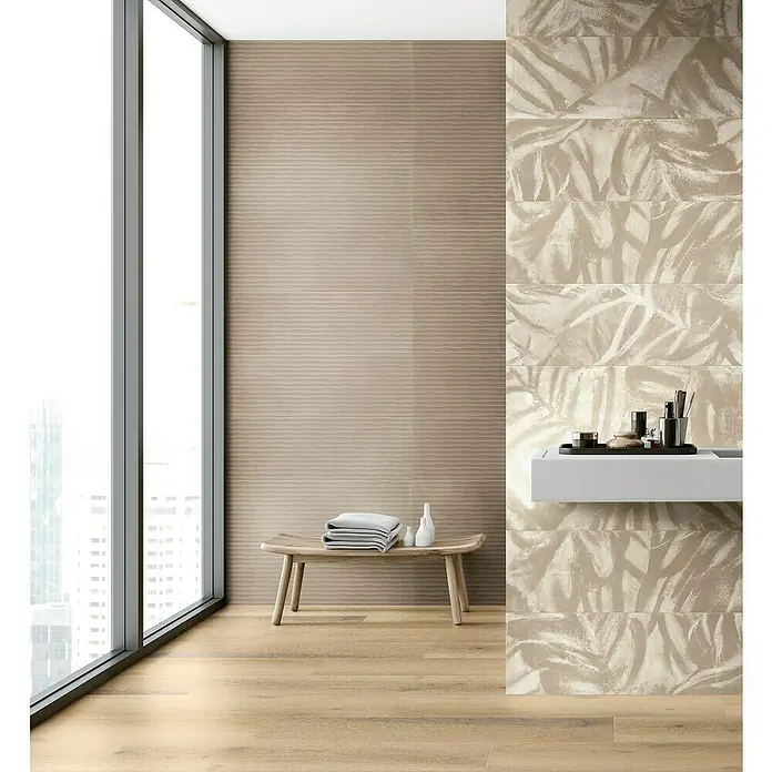 BHS Showroom Revestimiento de pared Betton Wall Relieve Line - 30 x 90 cm, Taupe, Efecto cemento - Foto ambiente