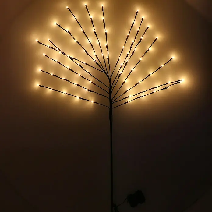 LED-Deko-Baum - Außen, 80-flammig, Kabellänge: 7,5 m, Lichtfarbe: Warmweiß - Stimmungsaufnahme