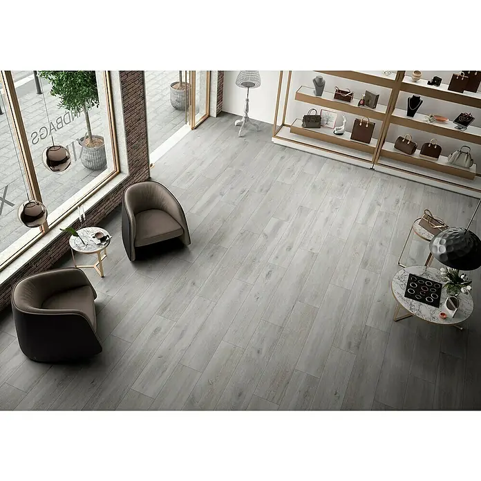 BHS Showroom Pavimento porcelánico Suave Sanford - 30 x 150 cm, Gris, Rectificado - Foto ambiente