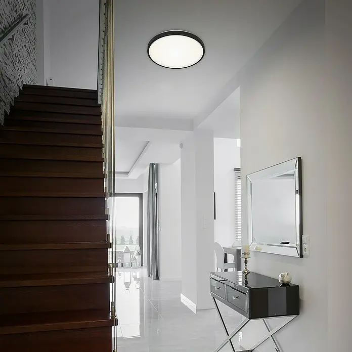 Brilo LED-Deckenleuchte rund Manny - 24 W, Ø x H: 385 mm x 7 cm, Schwarz, Neutralweiß - Stimmungsaufnahme