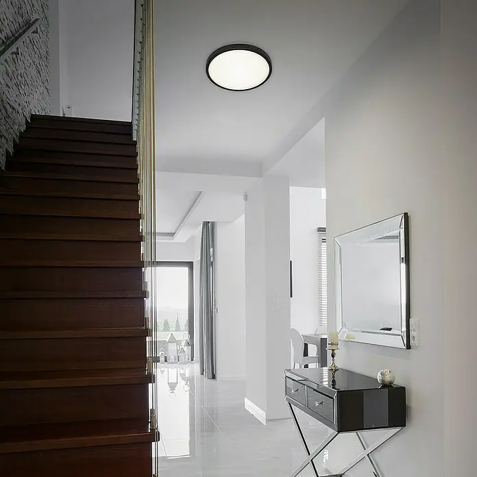 Brilo LED-Deckenleuchte rund Manny - 12 W, Ø x H: 290 mm x 7 cm, Schwarz, Neutralweiß - Stimmungsaufnahme