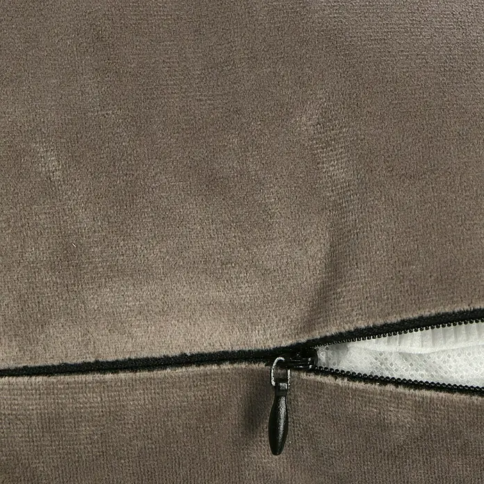 Kissen Uni Velours - Taupe, 45 x 45 cm, 100 % Polyester - Detailaufnahme