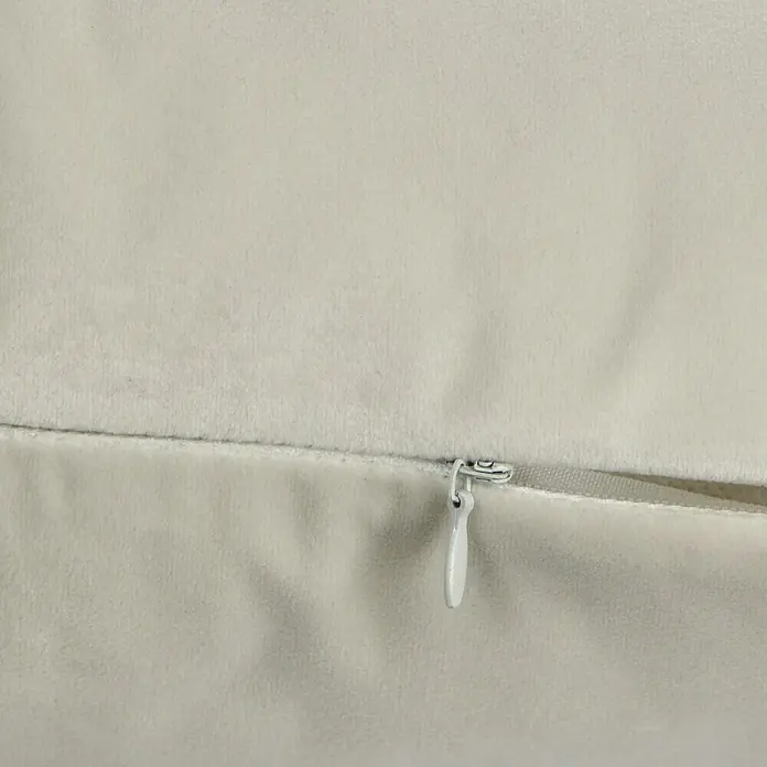 Kissen Uni Velours - Beige, 45 x 45 cm, 100 % Polyester - Detailaufnahme