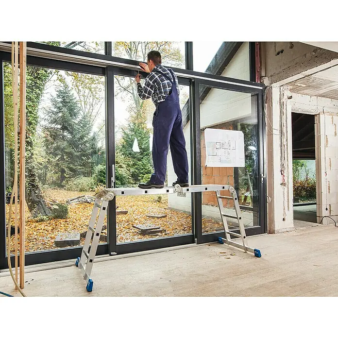 Krause Stabilo Sprossen-Gelenk-Combileiter - Arbeitshöhe: 4,4 mm, 4 x 3 Sprossen, Aluminium - Stimmungsaufnahme