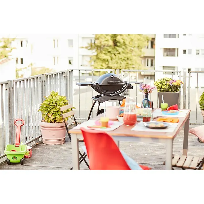 Weber Gasgrill Q 1200 - Anzahl Brenner: 1, Hauptgrillfläche: 43 x 32 cm, 2,49 kW, Schwarz - Stimmungsaufnahme
