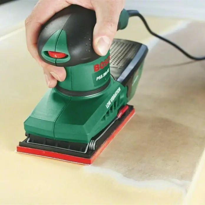 Bosch Oscilirajuća brusilica PSS 250 AE - 250 W, Broj oscilacija u praznom hodu: 24.000 okr/min - Proizvod u upotrebi