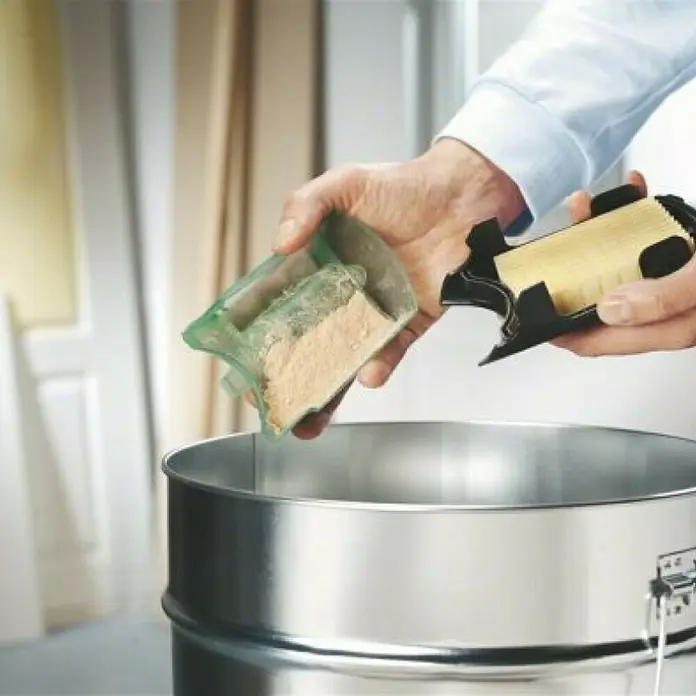 Bosch Oscilirajuća brusilica PSS 250 AE - 250 W, Broj oscilacija u praznom hodu: 24.000 okr/min - Proizvod u upotrebi