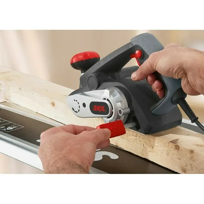 Skil Električna blanja - 600 W, Dubina blanjanja: 0 mm - 2 mm, Broj okretaja pri praznom hodu: 0 okr/min - 17.000 okr/min - Proizvod u upotrebi