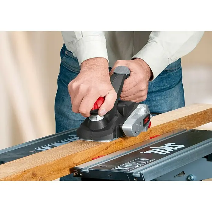 Skil Električna blanja - 600 W, Dubina blanjanja: 0 mm - 2 mm, Broj okretaja pri praznom hodu: 0 okr/min - 17.000 okr/min - Proizvod u upotrebi