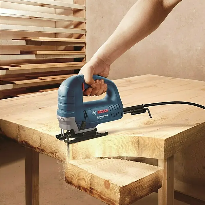 Bosch Professional Ubodna pila GST 8000 E - 710 W, Broj udaraca u praznom hodu: 800 hod/min - 3.100 hod/min - Proizvod u upotrebi