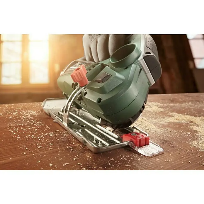 Bosch Ubodna pila AdvancedCut 50 - 500 W, Broj okretaja pri praznom hodu: 0 okr/min - 7.800 okr/min - Proizvod u upotrebi