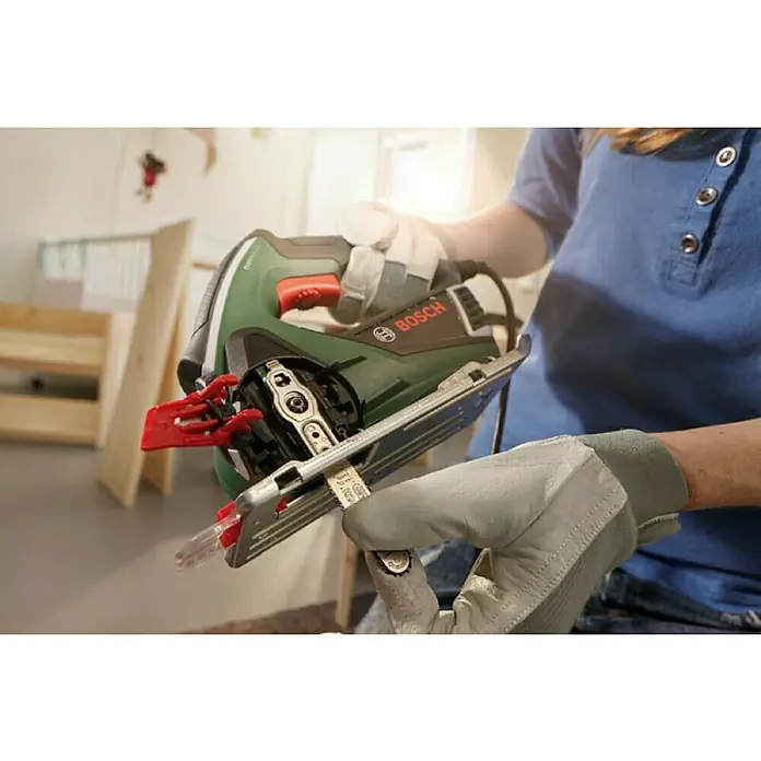 Bosch Ubodna pila AdvancedCut 50 - 500 W, Broj okretaja pri praznom hodu: 0 okr/min - 7.800 okr/min - Proizvod u upotrebi