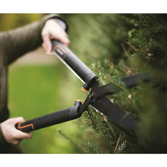 Fiskars SingleStep Ručne škare za živicu - Duljina: 58 cm - Proizvod u upotrebi