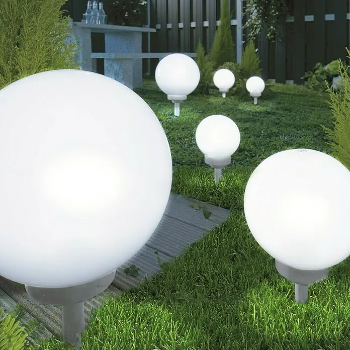 BAUHAUS Bola solar - Estaca, Diámetro: 25 cm, Altura: 677 mm, LED, 8 h - Foto ambiente