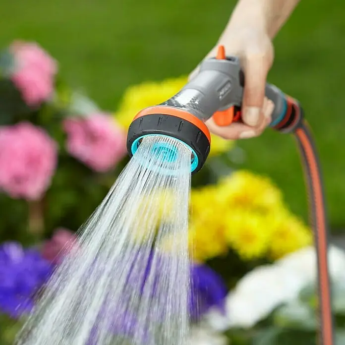 Gardena Comfort Višenamjenski raspršivač Comfort - Broj mlaza za raspršivanje: 2, Plastika - Proizvod u upotrebi