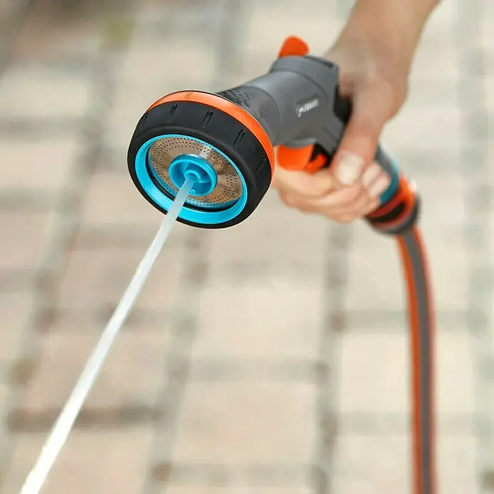 Gardena Comfort Višenamjenski raspršivač Comfort - Broj mlaza za raspršivanje: 2, Plastika - Proizvod u upotrebi