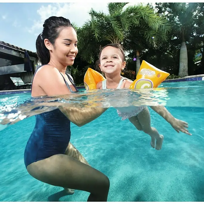 Narukvice za plivanje Swim Safe - 25 x 15 cm, Prikladno za: Djecu od 3 do 6 godina - Proizvod u upotrebi