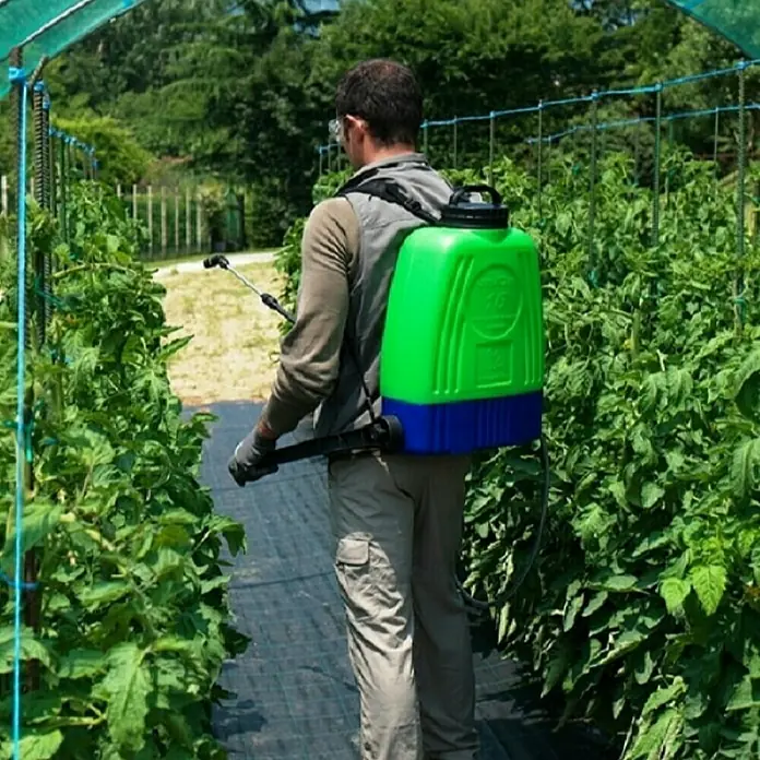 Tlačna prskalica Uniqua - 16 l, Plastika - Proizvod u upotrebi