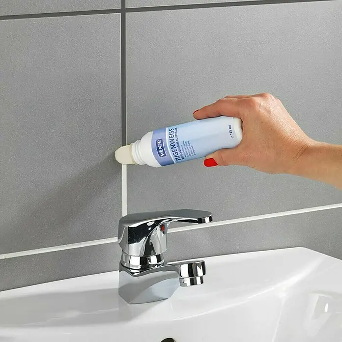 Wenko Bjelilo za fuge - Sadržaj: 125 ml - Proizvod u upotrebi