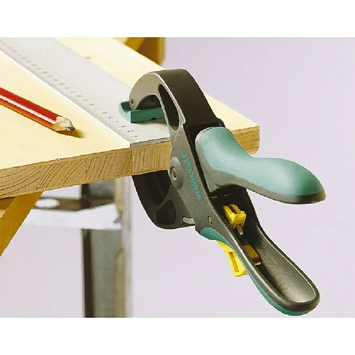 Wolfcraft Kliješta za zatezanje Macrofix - Raspon: 50 mm, Materijal učvršćivanja: Plastika - Proizvod u upotrebi