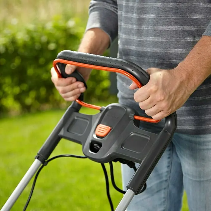 Gardena Elektro-Rasenmäher PowerMax 1400/34 - 1.400 W, Schnittbreite: 34 cm - Anwendungsbeispiel