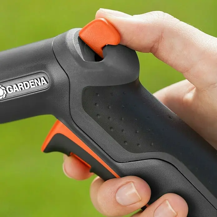 Gardena Premium Vrtna prskalica s nastavkom - Broj mlaza za raspršivanje: 3, Metal / plastika - Proizvod u upotrebi