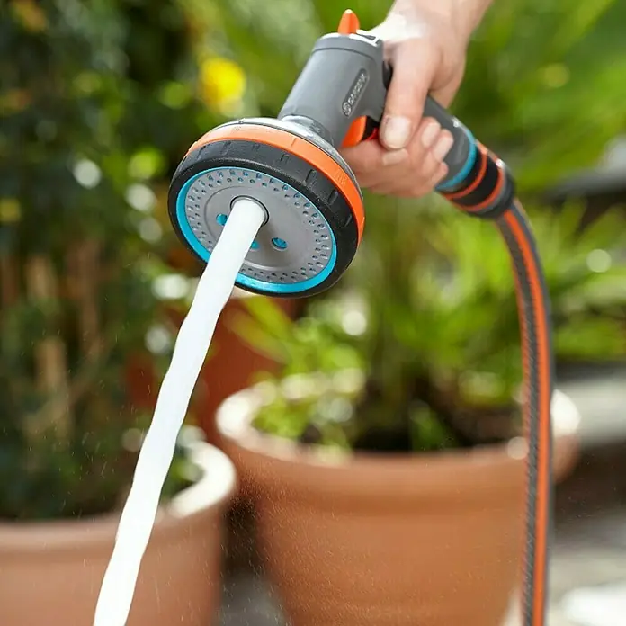 Gardena Comfort Multi prskalica - Broj mlaza za raspršivanje: 5, Metal / plastika - Proizvod u upotrebi