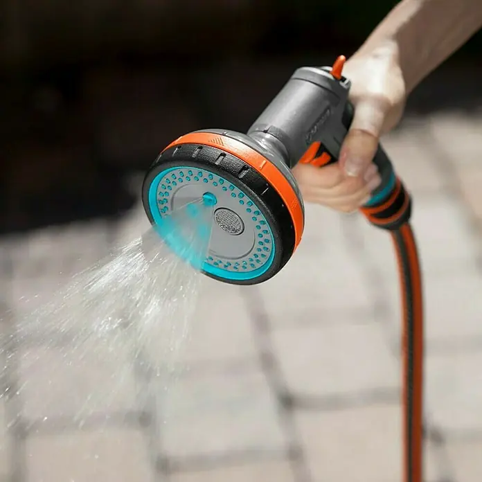 Gardena Comfort Multi prskalica - Broj mlaza za raspršivanje: 5, Metal / plastika - Proizvod u upotrebi