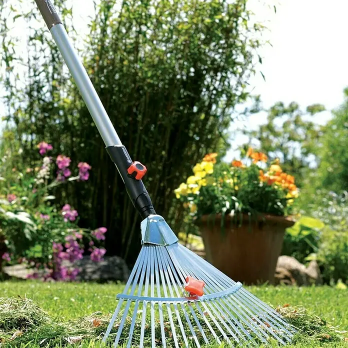 Gardena Combisystem Grablje za Combisystem - Radna širina: 30 cm - 50 cm, Aluminij - Proizvod u upotrebi