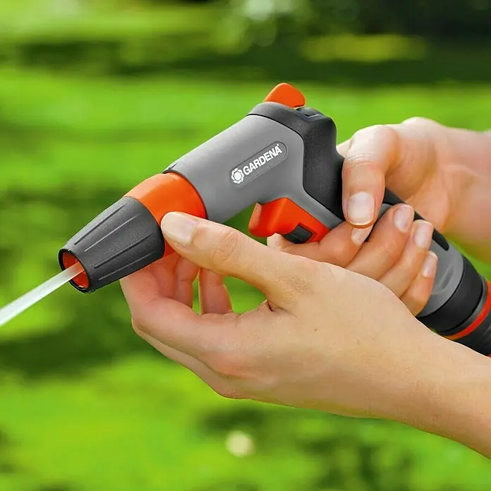 Gardena Vrtna prskalica s nastavkom - Broj mlaza za raspršivanje: 2, Plastika - Proizvod u upotrebi