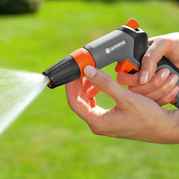 Gardena Vrtna prskalica s nastavkom - Broj mlaza za raspršivanje: 2, Plastika - Proizvod u upotrebi