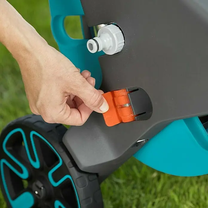 Gardena Set kolica s crijevom i prskalicom CleverRoll M - Plastika/metal, Dužina crijeva: 20 m - Proizvod u upotrebi